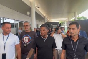 华体会-迪马济奥：利昂-贝利飞抵钱皮诺机场，即将完成加盟罗马的转会程序