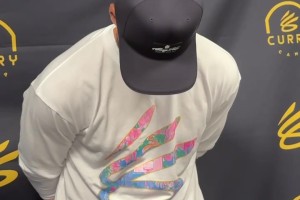 小吧提问勇士人员不整如何准备新赛季？听听库里如何高情商回应