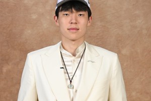 开拓者官方回顾杨瀚森大帽瞬间：最好别进入禁区