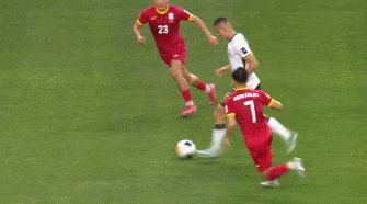 1739624655625055595.gif 刘诚宇点球.gif